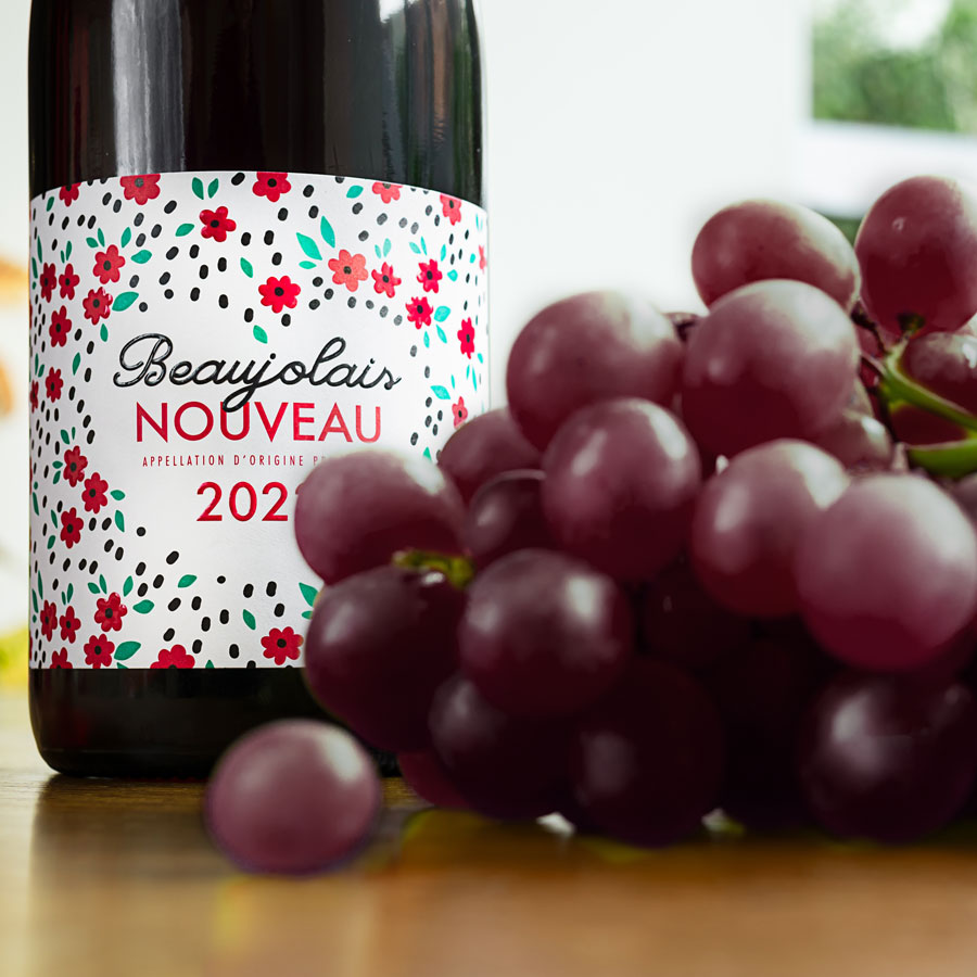 Buckingham Palace with crowds on the Mall